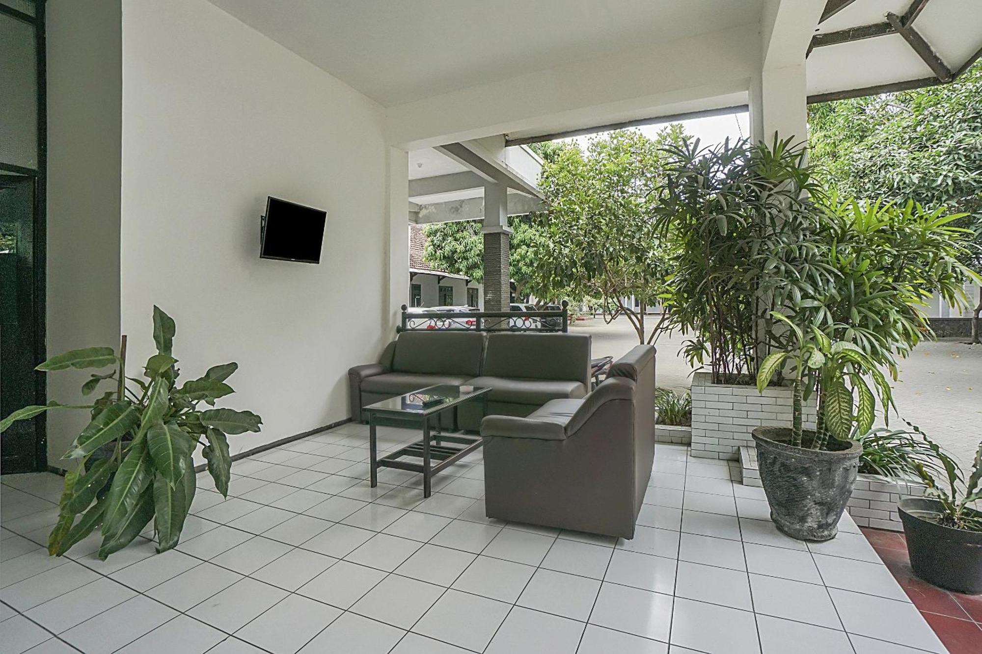 Oyo Life 90589 Palem Garden Hotel ตุลุงอากุง ภายนอก รูปภาพ
