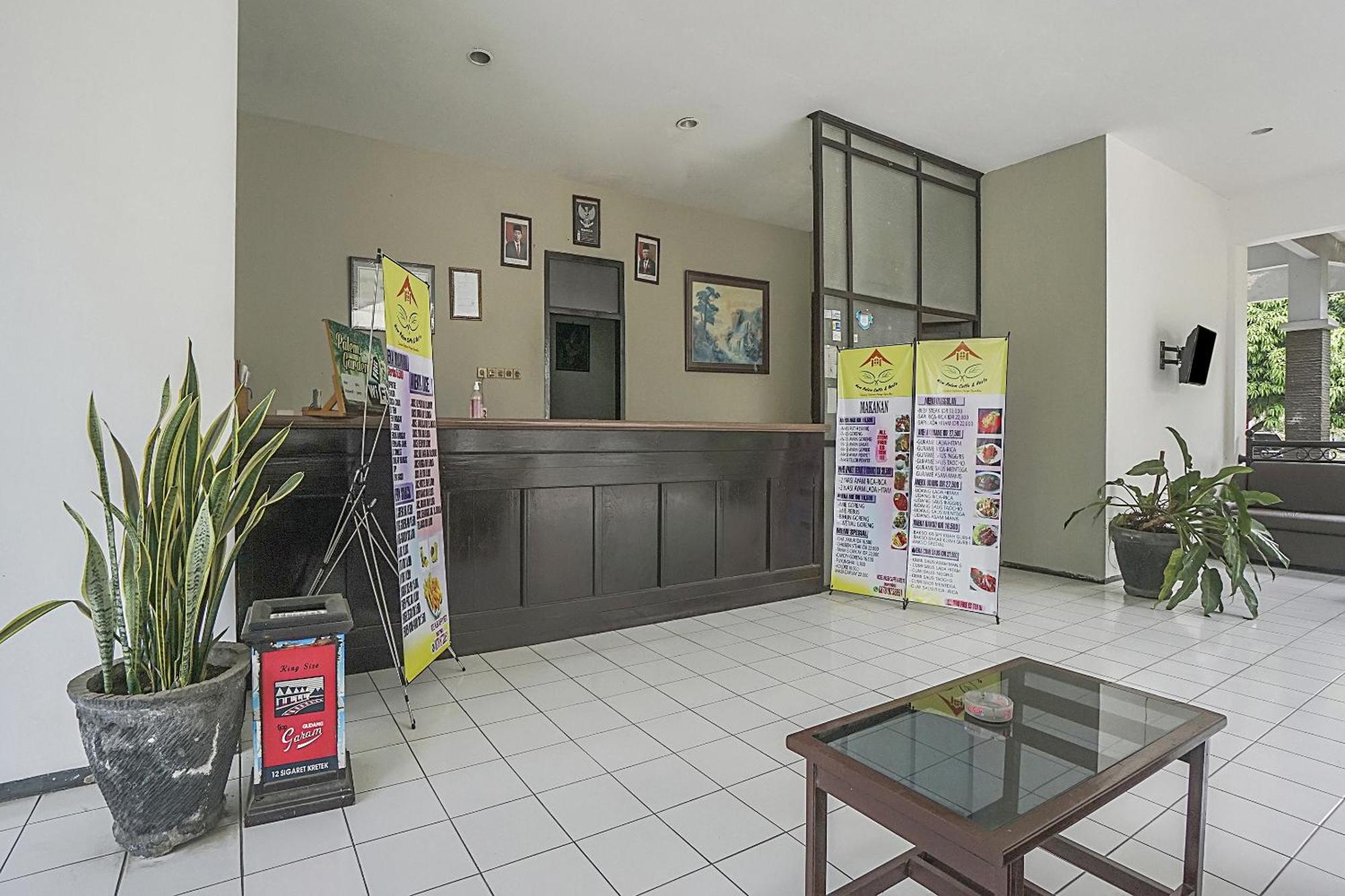 Oyo Life 90589 Palem Garden Hotel ตุลุงอากุง ภายนอก รูปภาพ