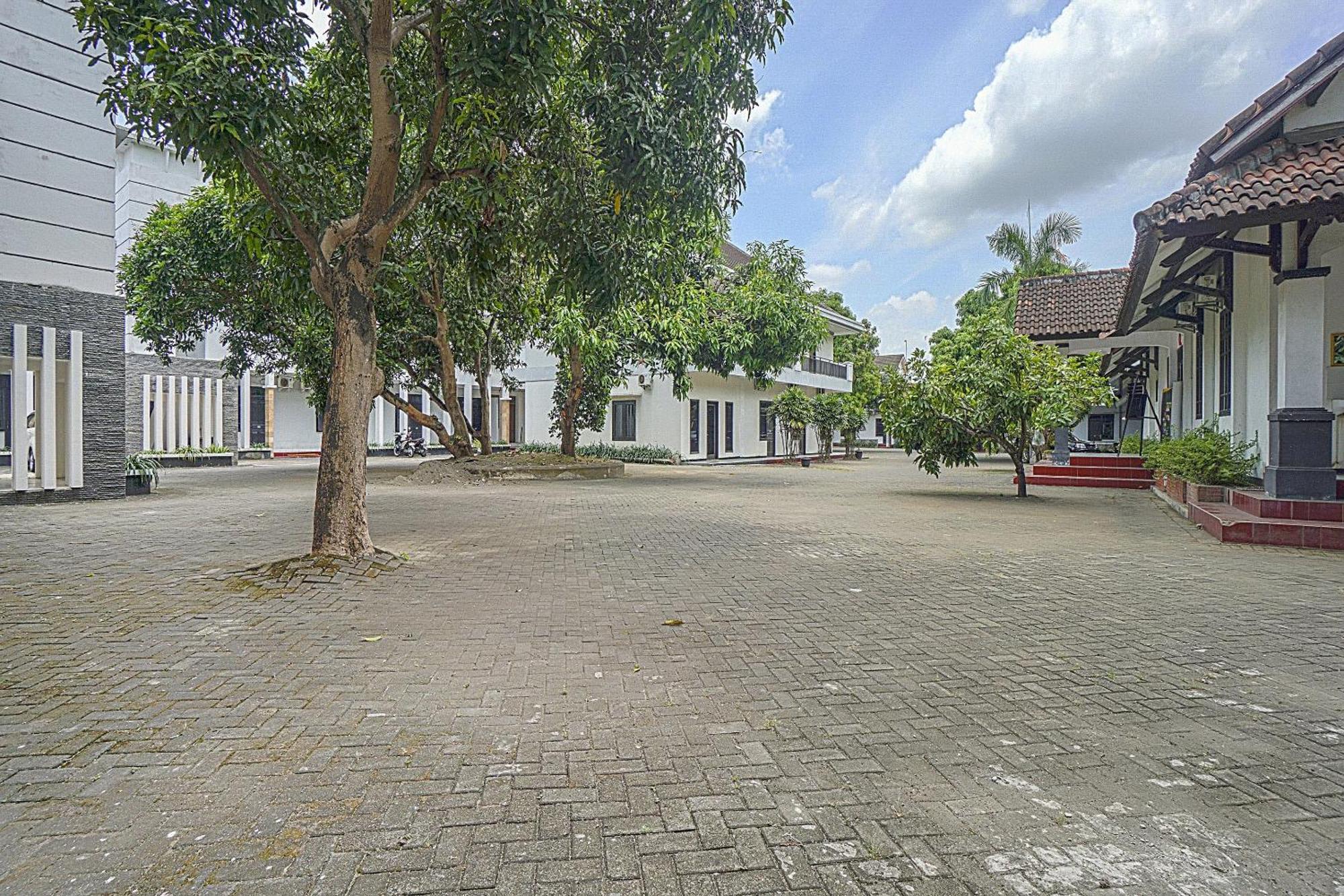 Oyo Life 90589 Palem Garden Hotel ตุลุงอากุง ภายนอก รูปภาพ