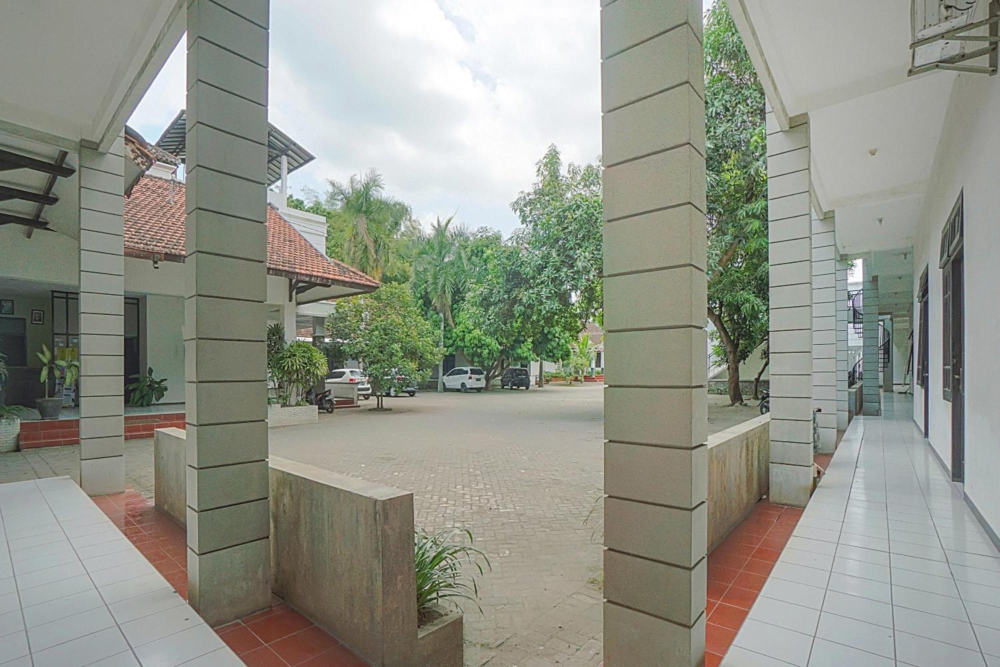 Oyo Life 90589 Palem Garden Hotel ตุลุงอากุง ภายนอก รูปภาพ