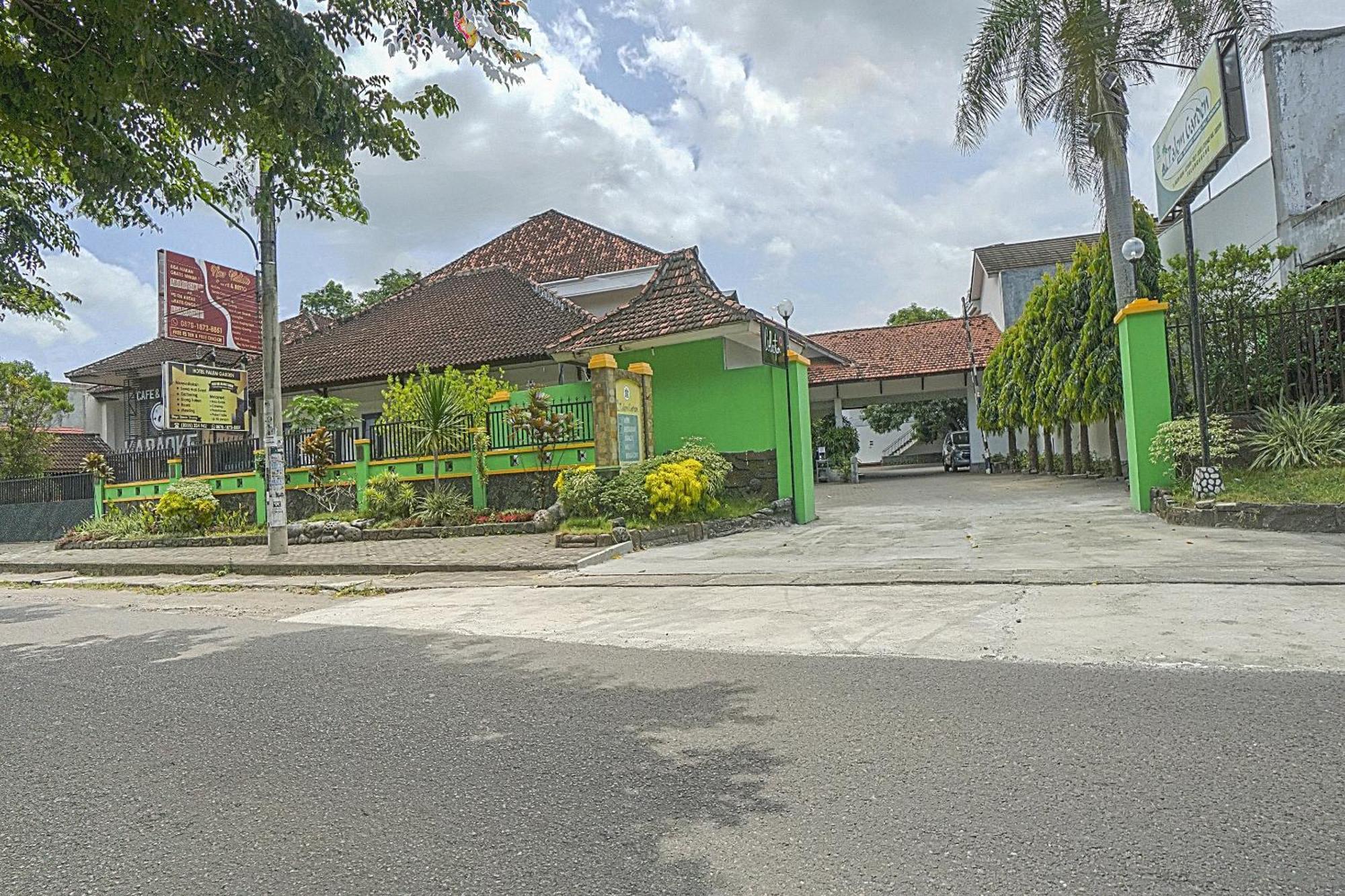 Oyo Life 90589 Palem Garden Hotel ตุลุงอากุง ภายนอก รูปภาพ