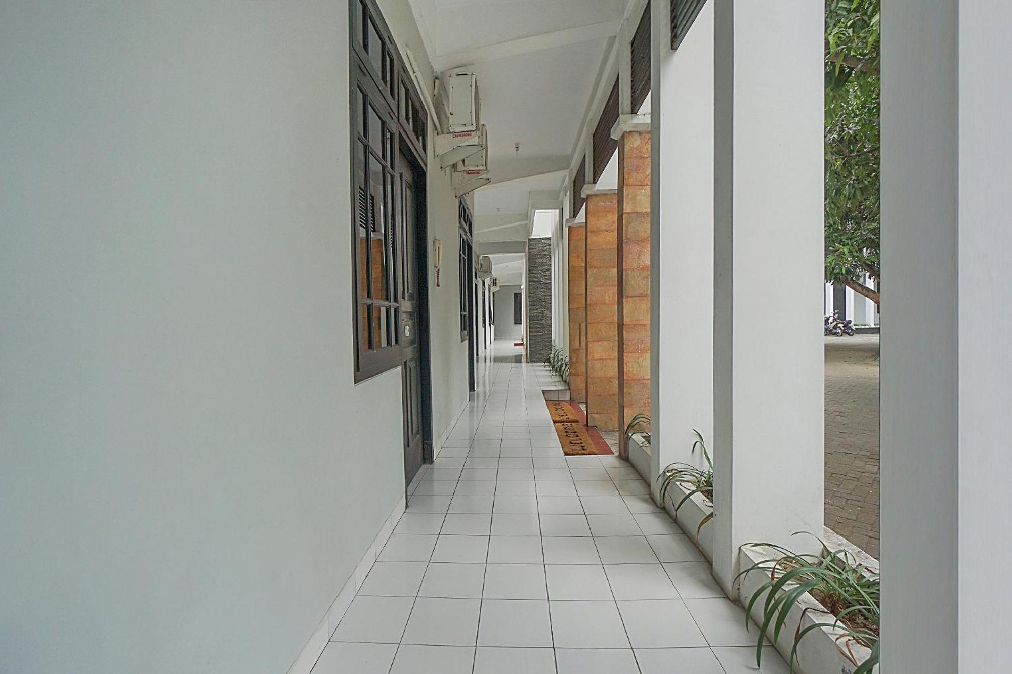 Oyo Life 90589 Palem Garden Hotel ตุลุงอากุง ภายนอก รูปภาพ